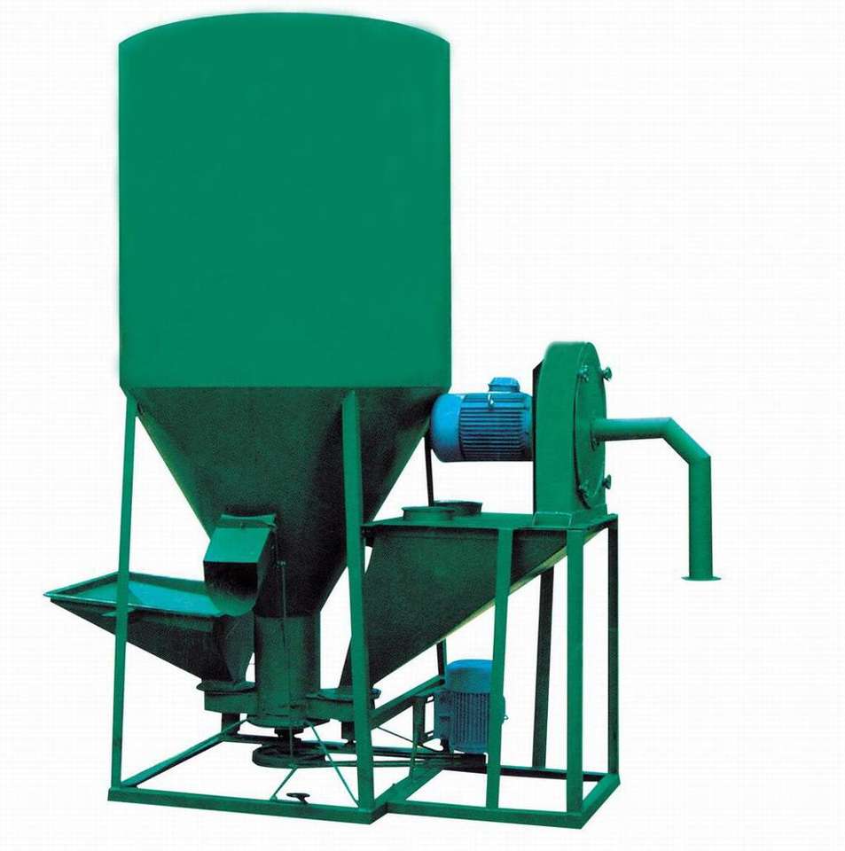Pig feed crushing mixer